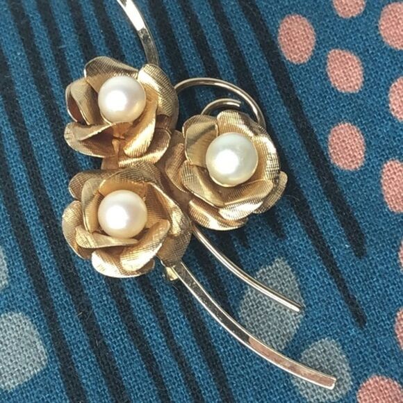 Vintage gold and pearl vintage brooch - Picture 3 of 6